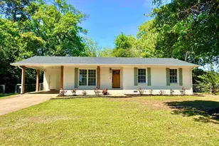 214 Meadowridge Dr, Warner Robins, GA 31093 - Photo 1