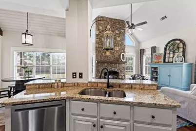 218 Knob Hill Drive, Warner Robins, GA 31088 - Photo 8