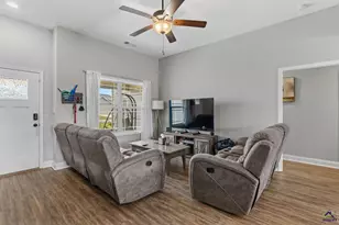 609 Daisy Dr, Perry, GA 31069 - Photo 6