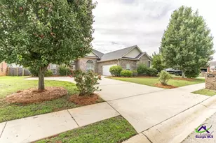 109 Burnt Hickory Ct, Warner Robins, GA 31088 - Photo 2