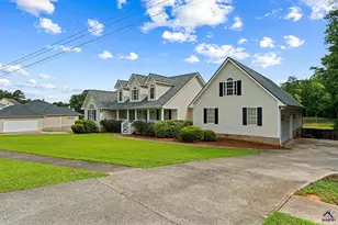 370 Twin Lakes Dr, Gray, GA 31032 - Photo 2