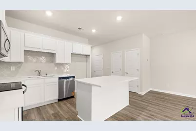 208 Kenmore Circle, Perry, GA 31069 - Photo 2