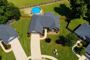 100 McEwen Ct, Perry, GA 31069 - Photo 2