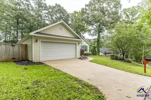 100 Crestwood Cir, Centerville, GA 31028 - Photo 2