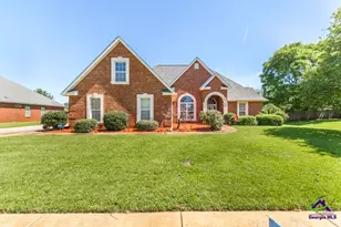 608 Twelve Oaks Dr, Warner Robins, GA 31008 - Photo 1