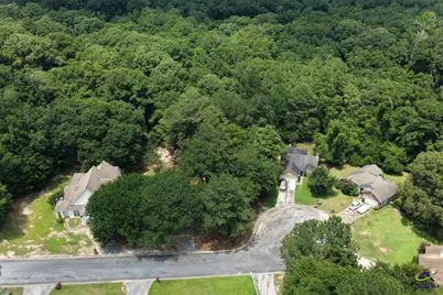 157 Carriage Hill Drive, Warner Robins, GA 31088 - Photo 2