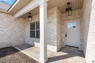 126 Early Dr, Byron, GA 31008 - Photo 2