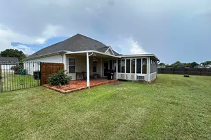 225 Autumn Woods Dr, Warner Robins, GA 31088 - Photo 2