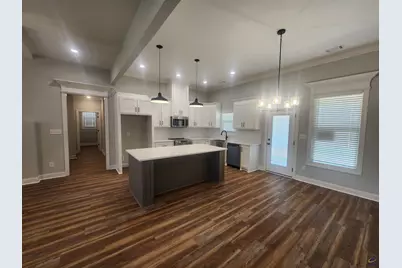 303 Firelight Dr, Byron, GA 31008 - Photo 2