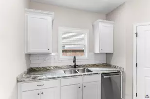 300 Beau Claire Cir, Byron, GA 31008 - Photo 10