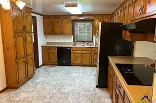 127 Laurel Dr, Cochran, GA 31014 - Photo 2