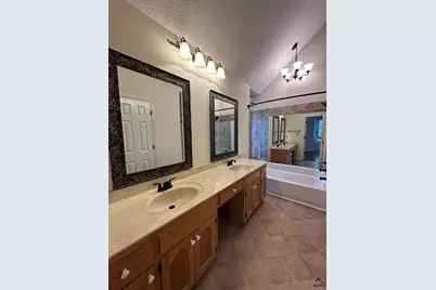 110 Island Boulevard, Warner Robins, GA 31088 - Photo 12