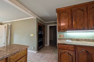 404 Oakview Square, Warner Robins, GA 31093 - Photo 12