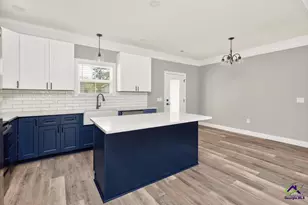 143 Village Cir, Cochran, GA 31014 - Photo 16