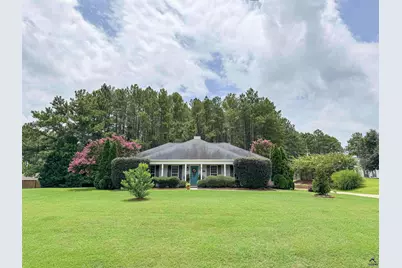38 Ridgeway Dr, Fort Valley, GA 31030 - Photo 1