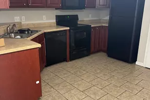 210 Manchester Ln, Byron, GA 31008 - Photo 6