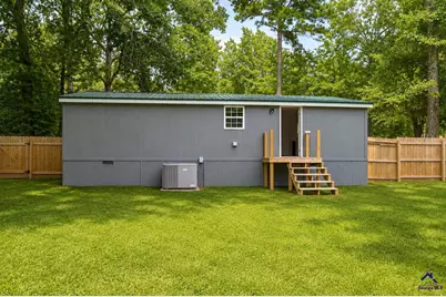 127 Village Blvd, Perry, GA 31069 - Photo 6