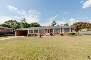 200 Heather St, Warner Robins, GA 31093 - Photo 2