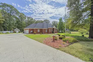 127 S Live Oak Cir Circle, Byron, GA 31008 - Photo 1