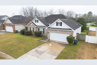 207 Broderick Circle, Warner Robins, GA 31088 - Photo 2