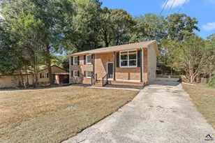 106 Woodridge Dr, Warner Robins, GA 31088 - Photo 2