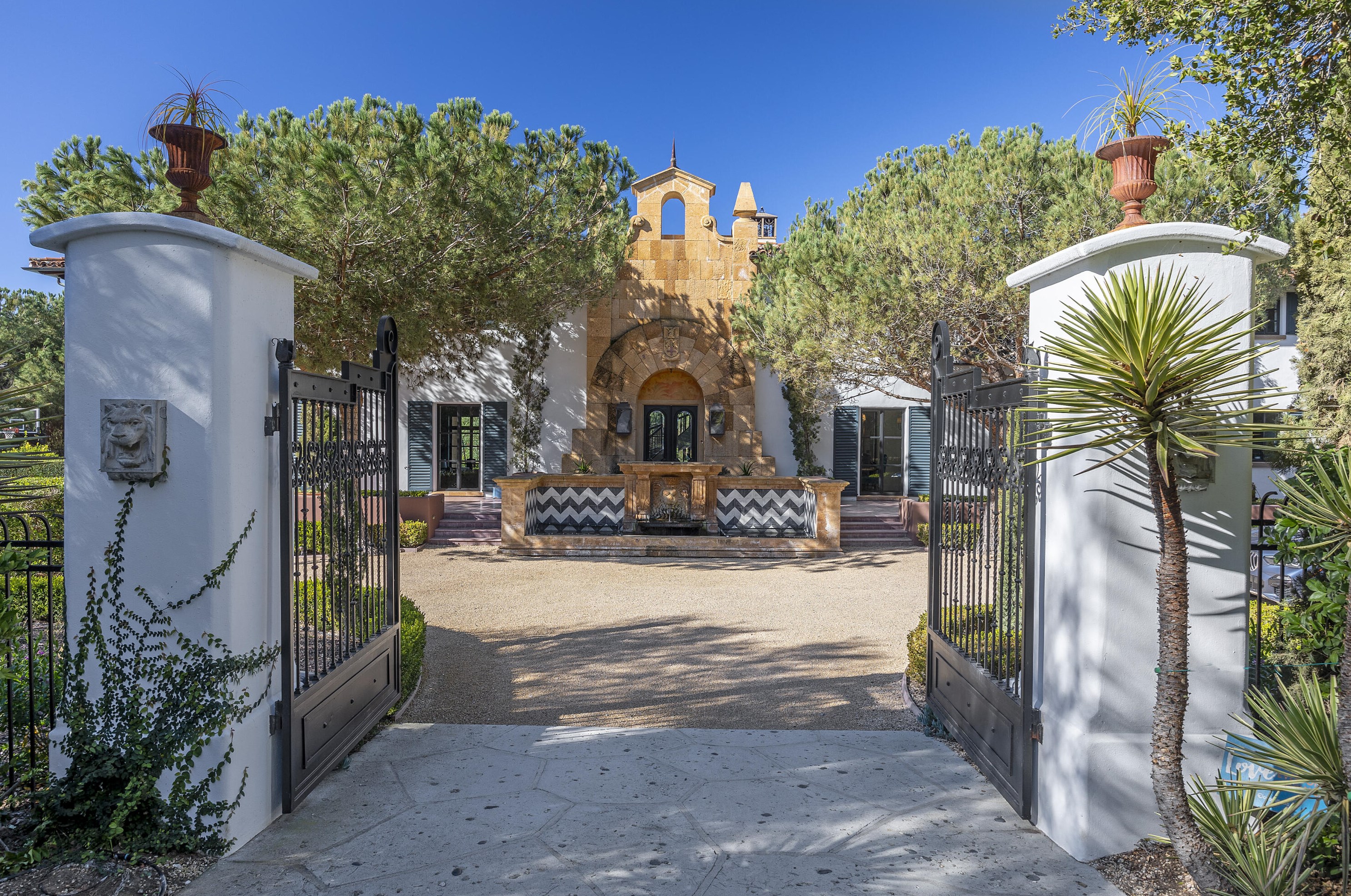 4689 Via Roblada, Santa Barbara, CA 93110