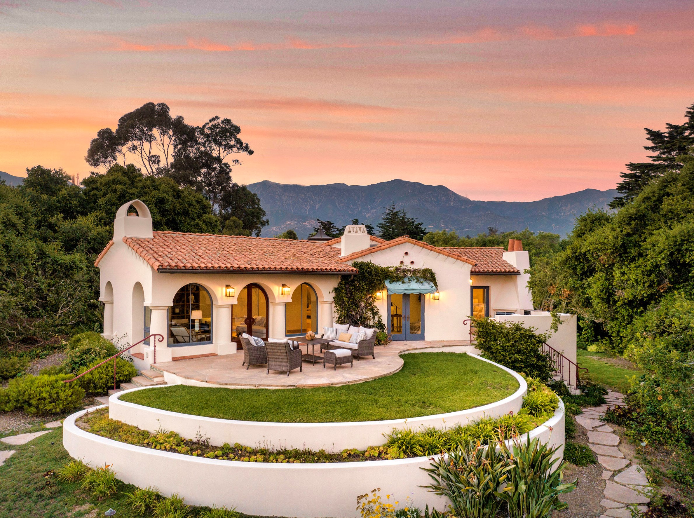 306 Meadowbrook Dr, Santa Barbara, CA 93108