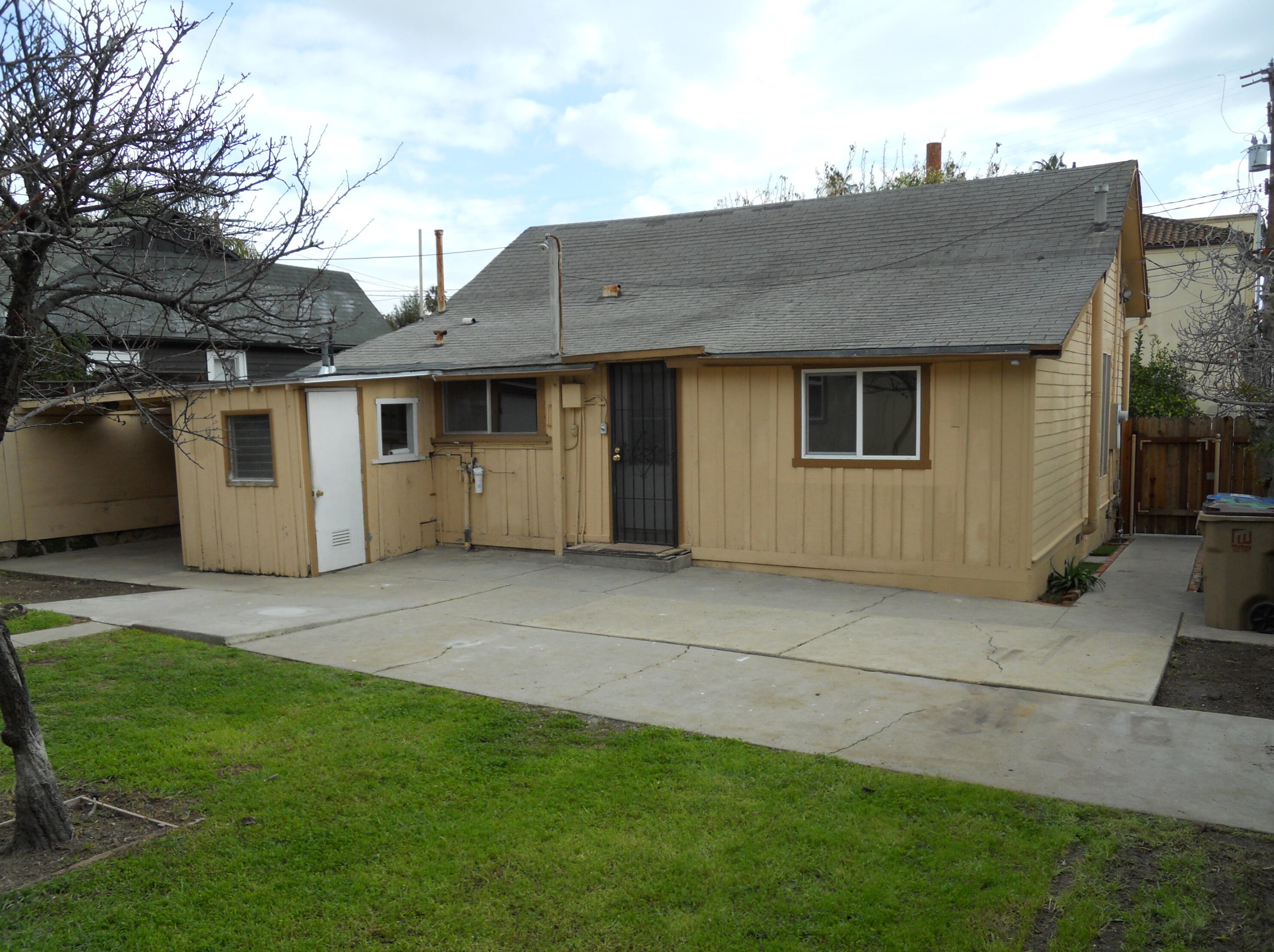 817 Bond Ave, Santa Barbara, CA 93103