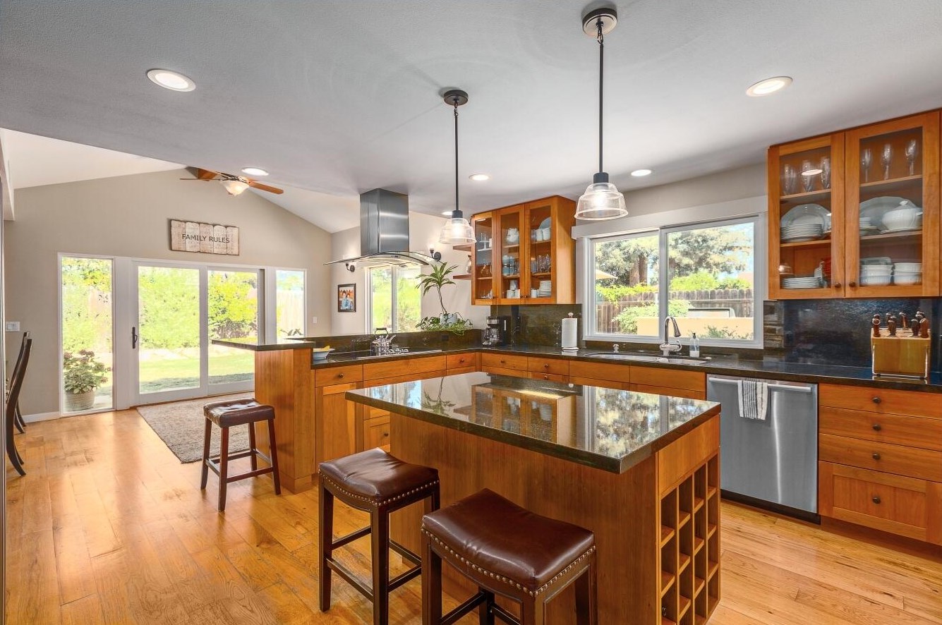 904 Crown Ave, Santa Barbara, CA 93111