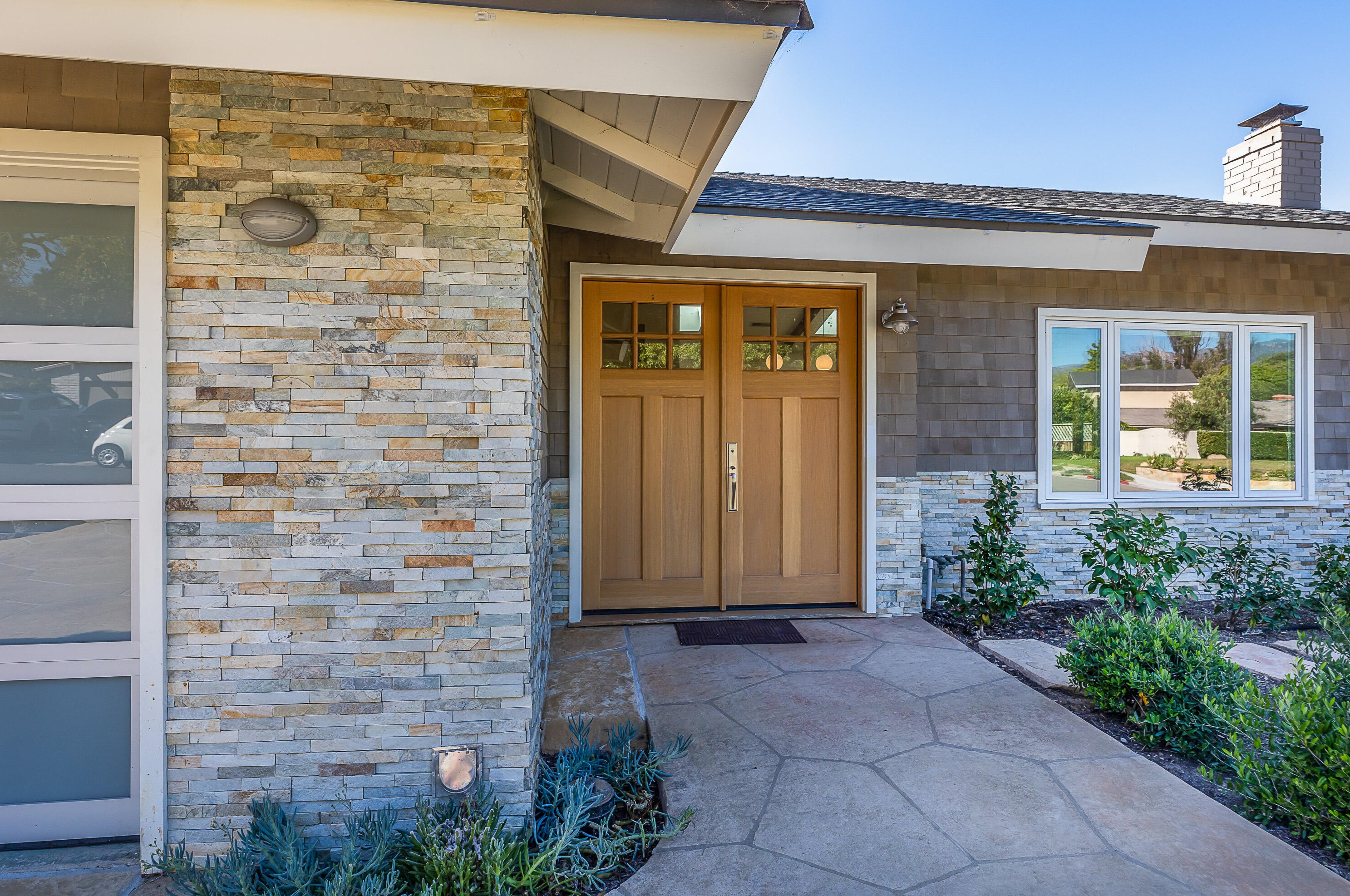 718 Calabria Dr, Santa Barbara, CA 93105