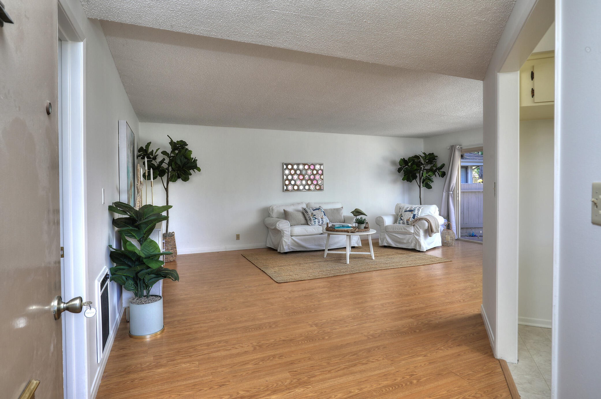 5808 Encina Rd #1, Santa Barbara, CA 93117