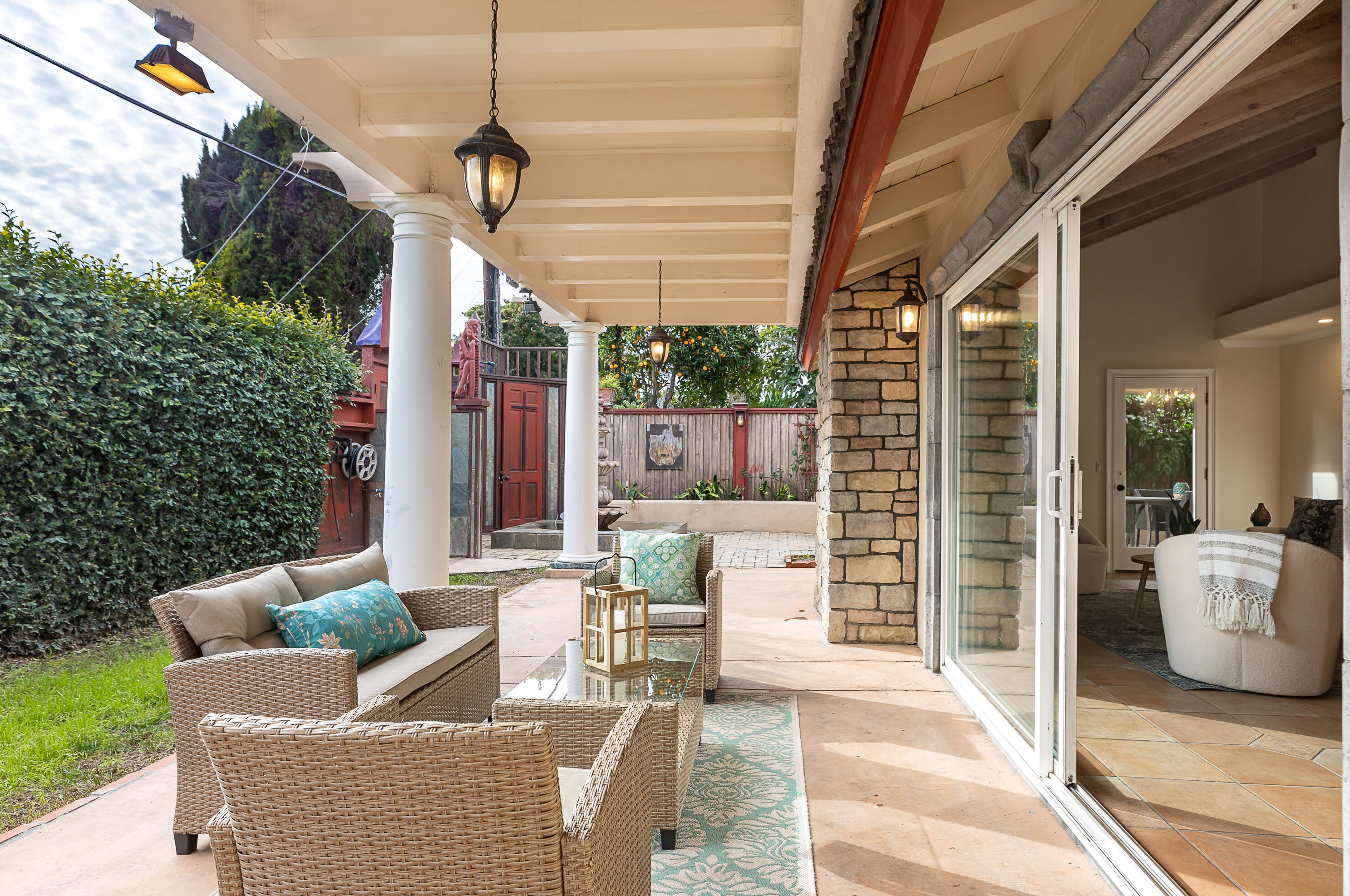 5307 University Dr, Santa Barbara, CA 93111
