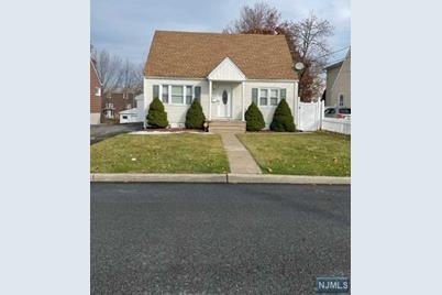 153 Charlton Avenue - Photo 1