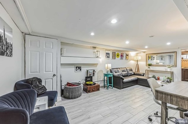 1 Haledon Ct, Paterson NJ exterior