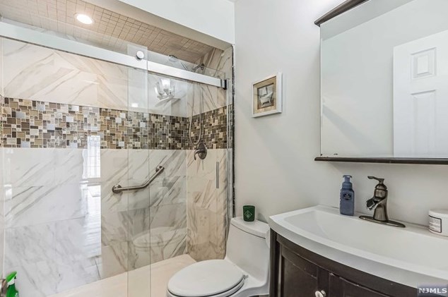 1 Haledon Ct, Paterson NJ exterior