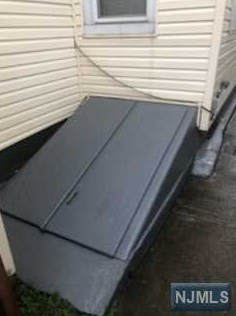 322 Hawthorne St, Orange NJ 07050-2813 exterior