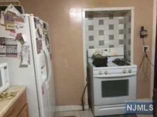 322 Hawthorne St, Orange NJ 07050-2813 exterior