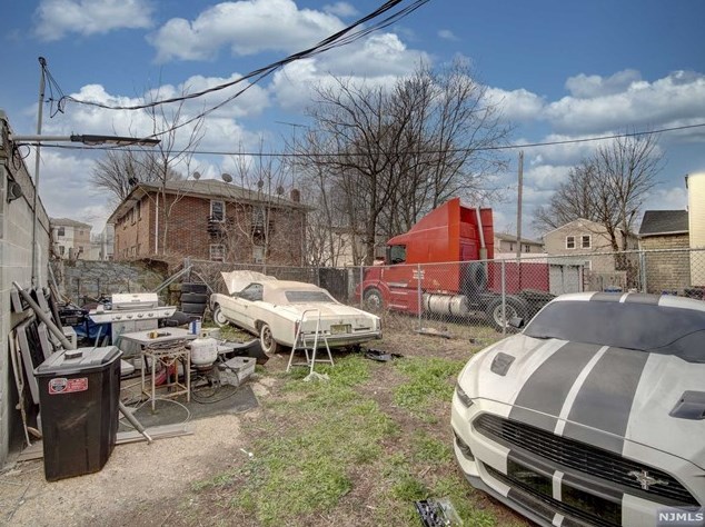 43 Montrose Ter, Irvington NJ  07111-3821 exterior