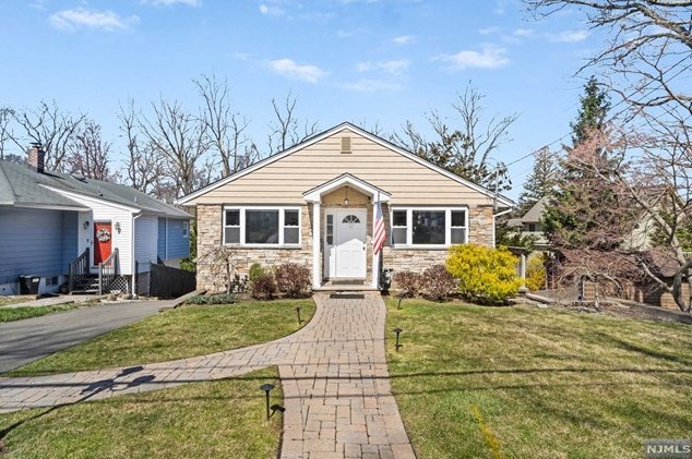 57 Ferndale Rd, West Caldwell, NJ 07006-3916