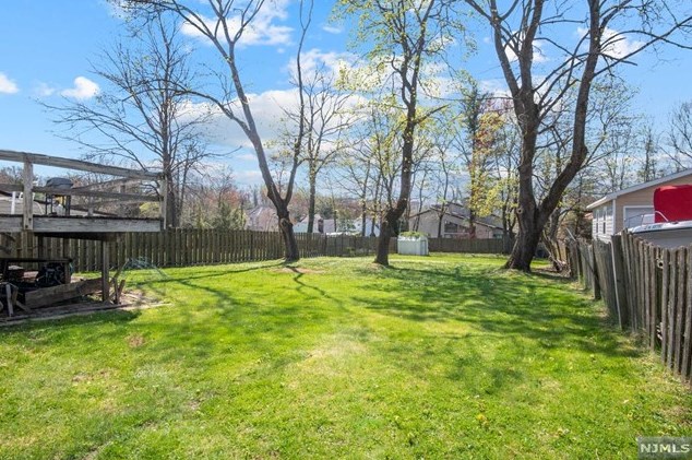 14 Harding Pl, Livingston, NJ 07039-1804