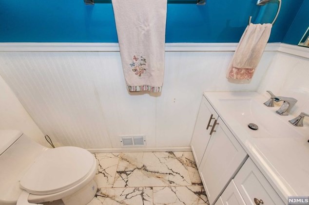 6 Ogden Ter, Kinnelon NJ 07405-1112 exterior