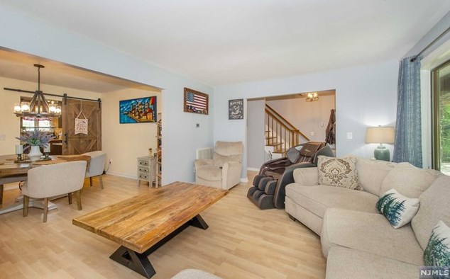 6 Ogden Ter, Kinnelon NJ 07405-1112 exterior