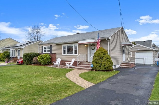 34 Belrose Ct, Clifton, NJ 07013-2905
