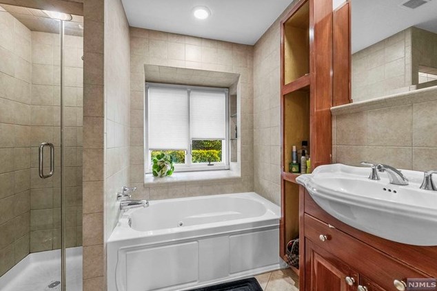 404 Un Ave, Belleville NJ 07109-1607 exterior