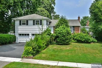 1050 Wildwood Road, Oradell, NJ 07649 - Photo 1