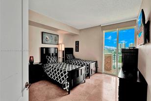 17555 Atlantic Blvd, Sunny Isles Beach, FL 33160 - Photo 22