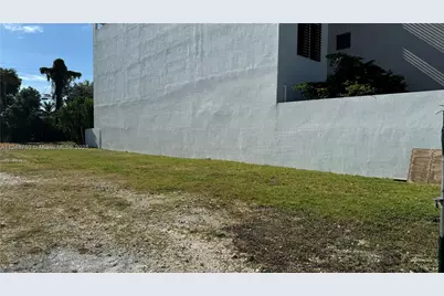 1750 NW 7th St, Miami, FL 33125 - Photo 6