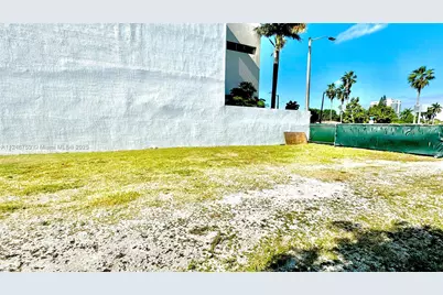 1750 NW 7th St, Miami, FL 33125 - Photo 8