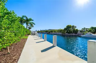 2950 NE 164th St, North Miami Beach, FL 33160 - Photo 32