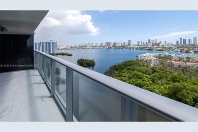 16385 Biscayne Blvd #2016, North Miami Beach, FL 33160 - Photo 1